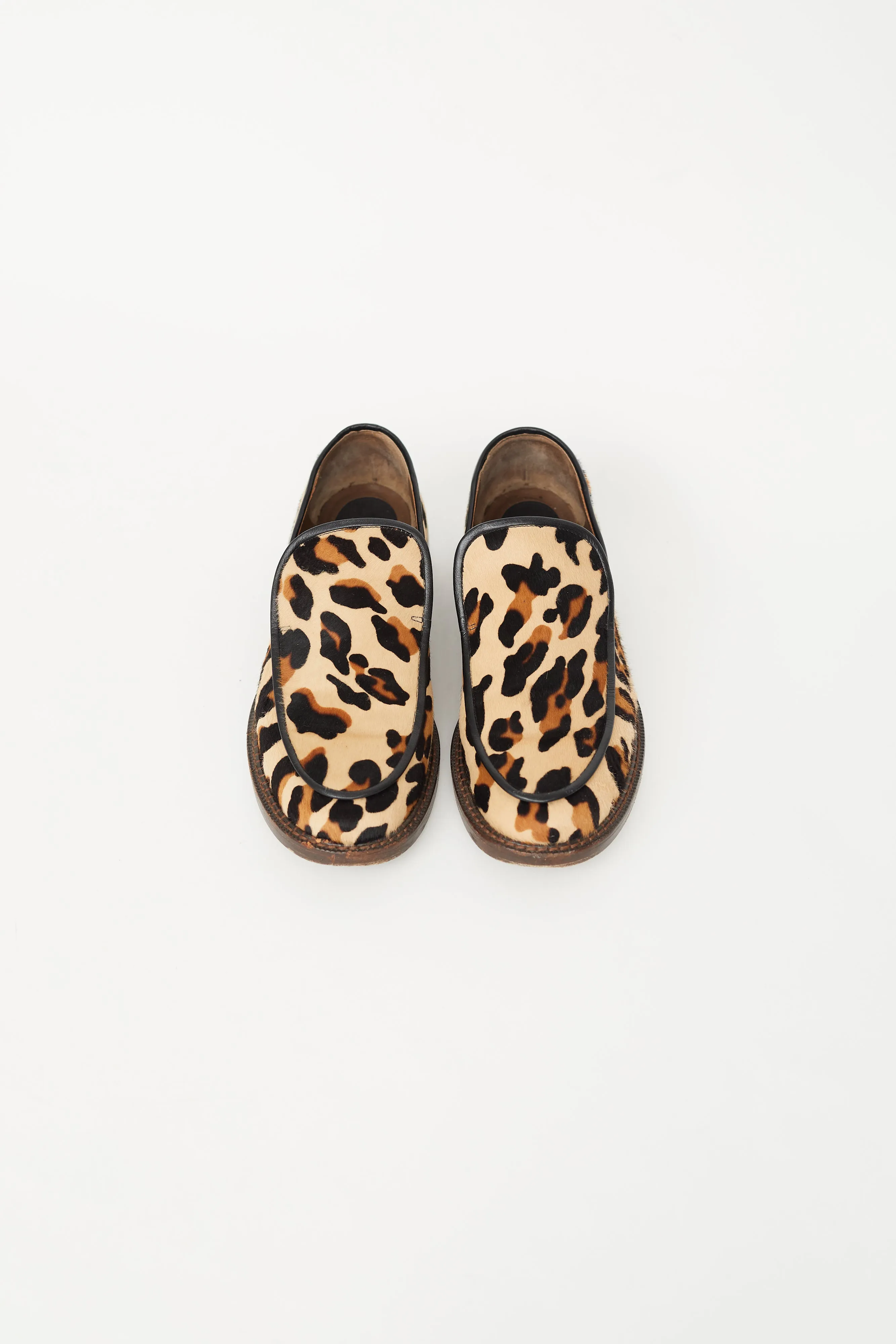 Beige & Black Textured Loafer